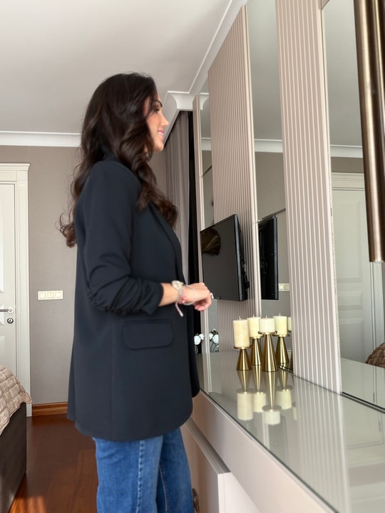 Siyah Kol Büzgü Detaylı Blazer 