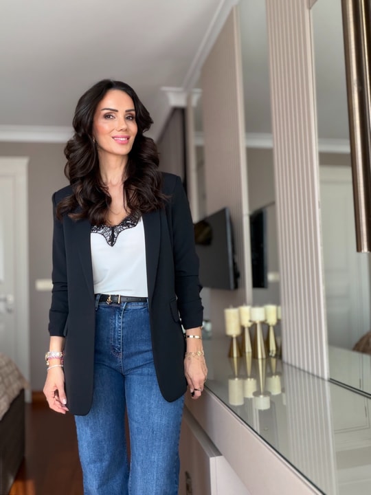 Siyah Kol Büzgü Detaylı Blazer 