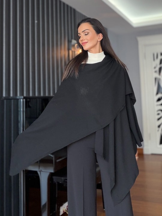 Siyah Panço Model İnce Triko