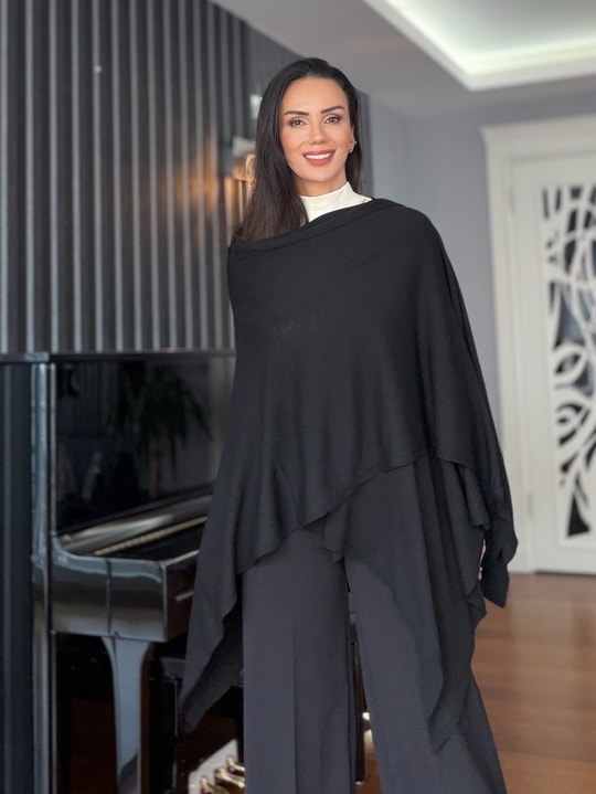 Siyah Panço Model İnce Triko
