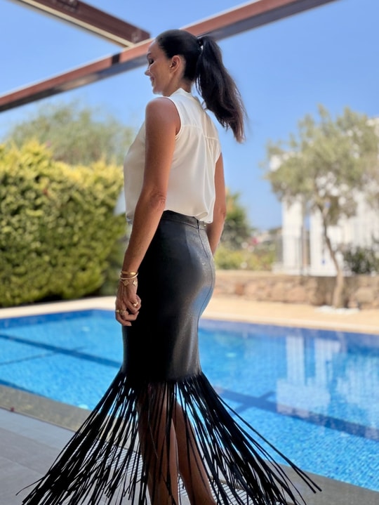 Siyah Püsküllü Deri Etek