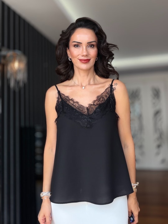 Siyah Saten Dantelli Askılı  Bluz