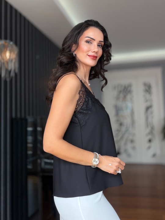 Siyah Saten Dantelli Askılı  Bluz
