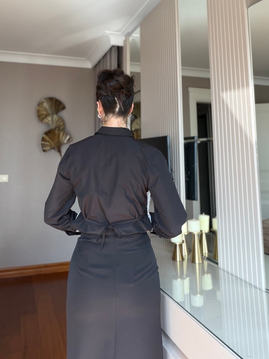 Siyah Üzeri Beyaz Dantelli Gömlek