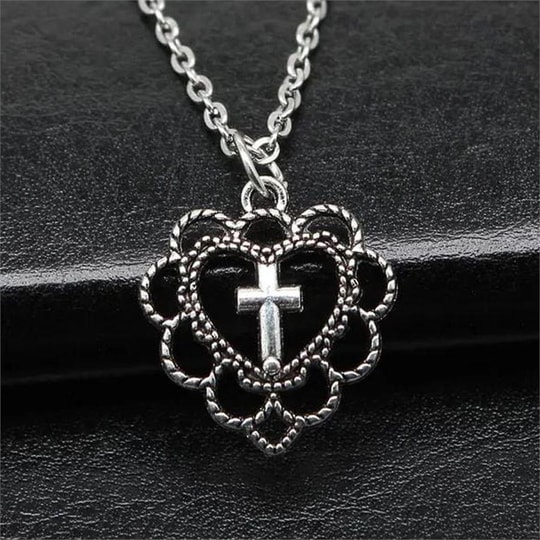 Cross In The Traditional Heart Kolye 