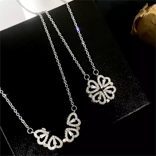 Silver Kalp Detaylı Yonca Kolye 