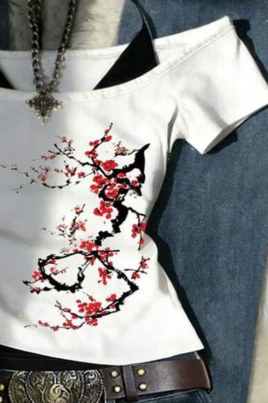 Beyaz Sakura Ek Askılı Y2K Kısa Kollu Crop