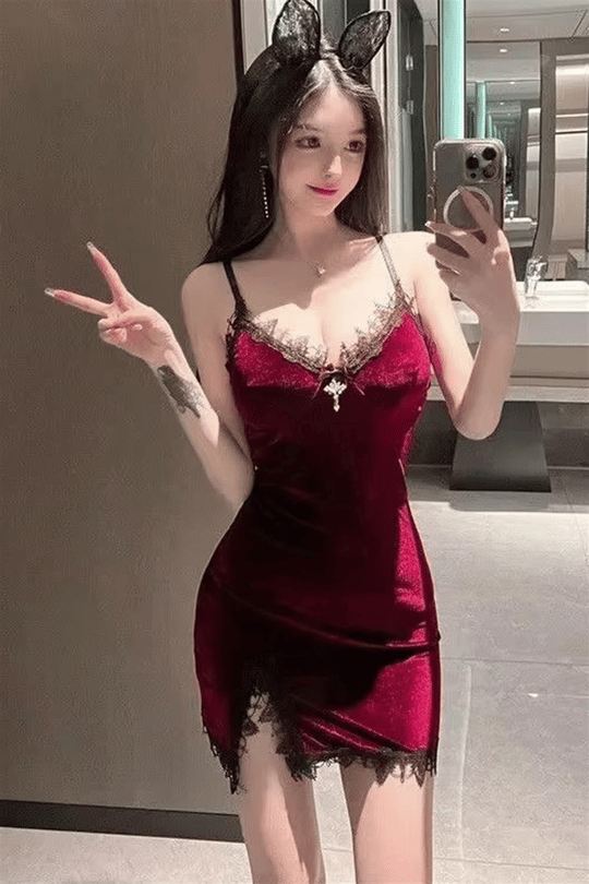 Bordo Gotik Haç Kolyeli Yırtmaç Detaylı Askılı Elbise 