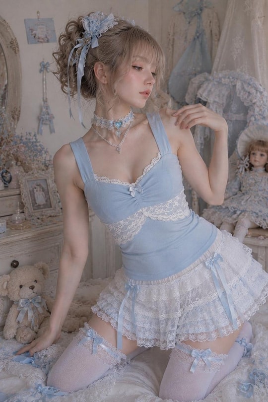 Mavi Dantel Detaylı Fiyonklu Vintage Y2K Askılı Crop