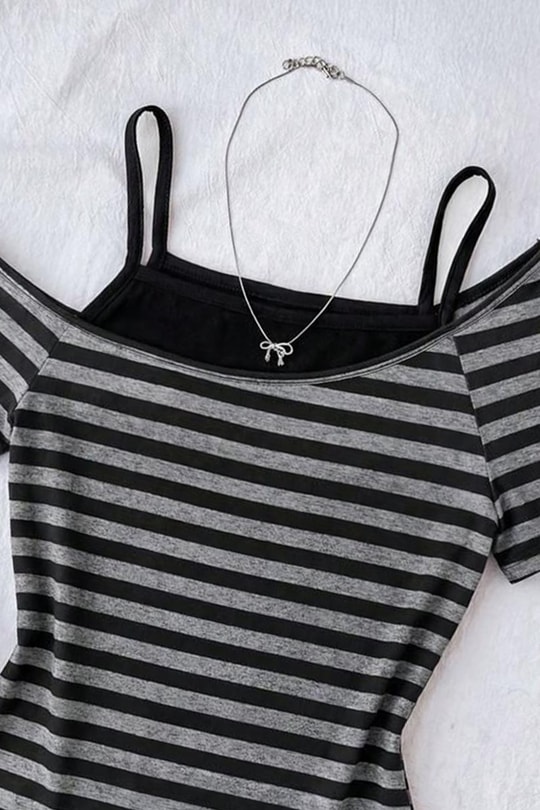 Siyah Antrasit Çizgili Ek Askılı Harajuku Y2K Kısa Kollu Crop