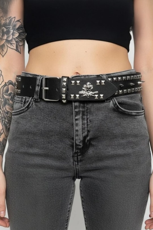 Siyah Gotik Western Skull Detaylı Piramit Zımbalı Deri Kemer
