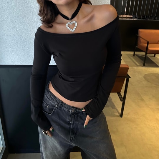 Siyah Madonna Yaka  Uzun Kollu Crop Bluz