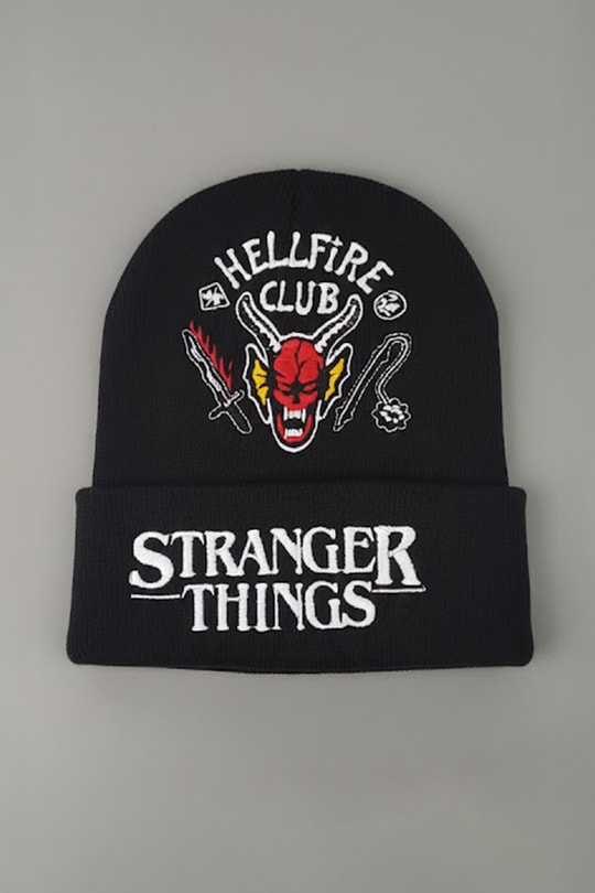 Siyah Stranger Things Hellfire Club Baskılı Bere