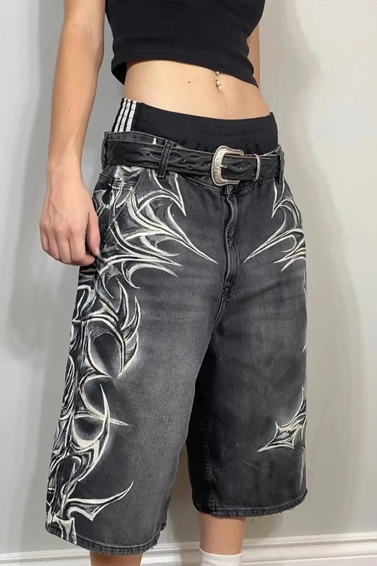 Siyah Yıkamalı Tribal Grafiti Gotik Y2K Unisex Şortolon