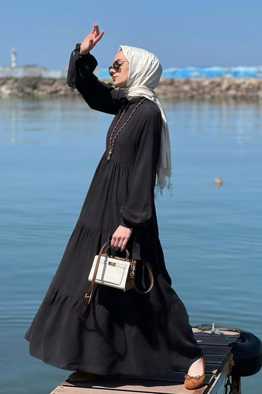 Ahu Siyah Elbise