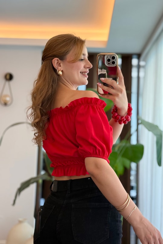 Madonna Yaka Büzgülü Crop Bluz Kırmızı