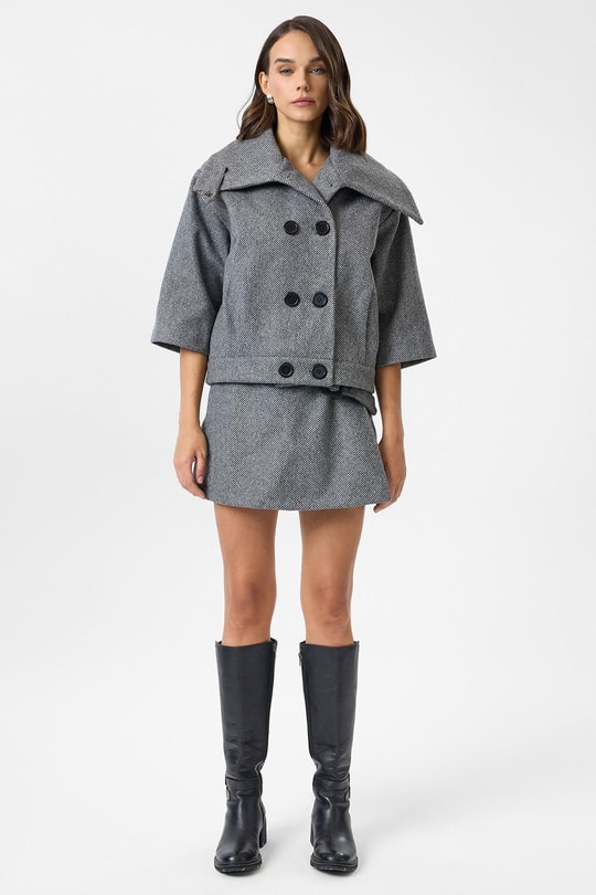 Pili Detaylı Diyagonel Kaşe Ceket