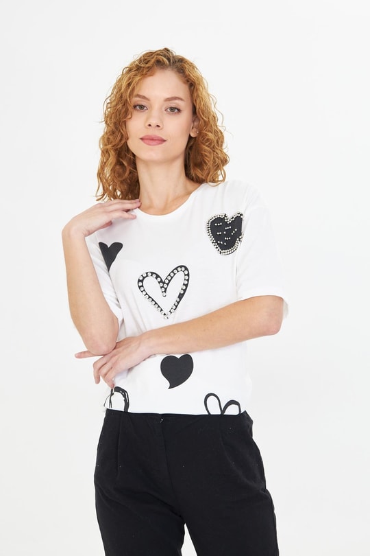 Çoklu Kalp Baskılı Taşlı T-Shirt