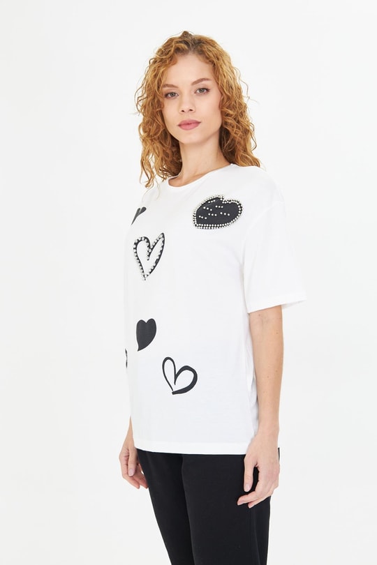 Çoklu Kalp Baskılı Taşlı T-Shirt