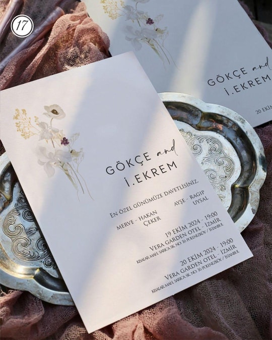 Toz Ekru ve Pastel Floralin Uyumu Modern Kır Düğünü Davetiyesi