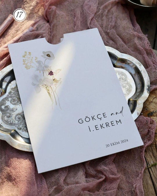 Toz Ekru ve Pastel Floralin Uyumu Modern Kır Düğünü Davetiyesi