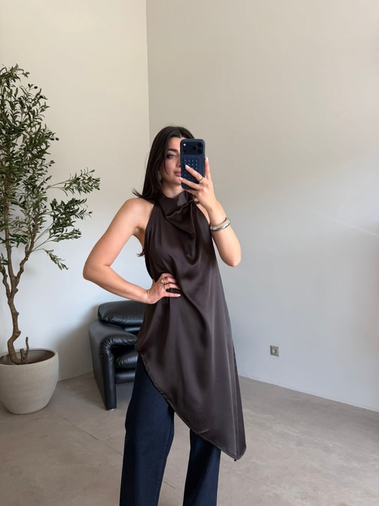 Acı Kahve Sırt Dekolteli Asimetrik Bluz