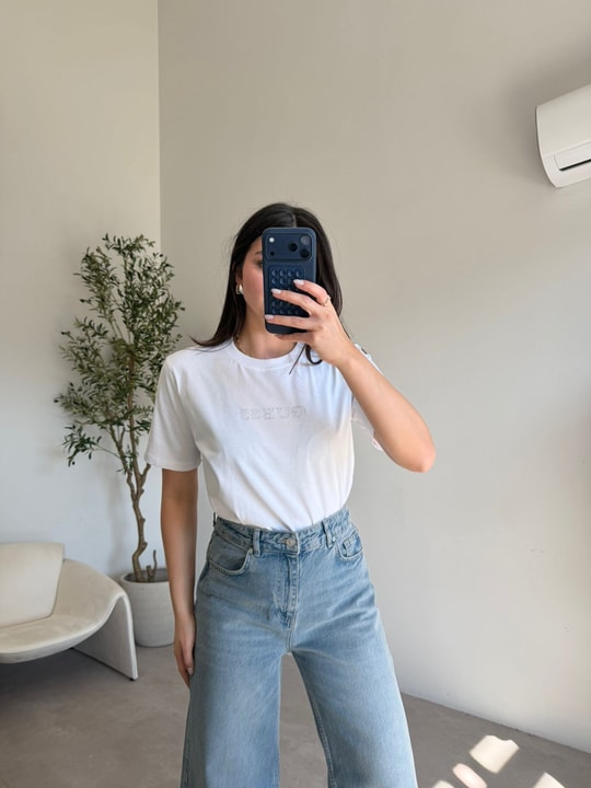 Beyaz Basic Yaka Taşlı Tişört