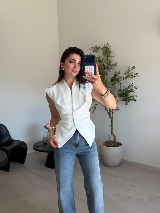 Beyaz Düğmeli Beli Bağlamalı Yelek