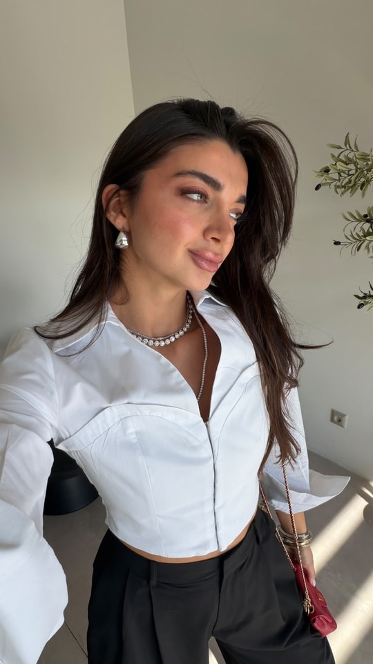 Beyaz Korse Detaylı Kancalı Gömlek