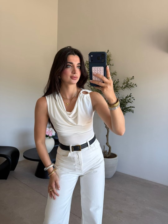 Ekru Omuz Detaylı Degaje Yaka Bluz
