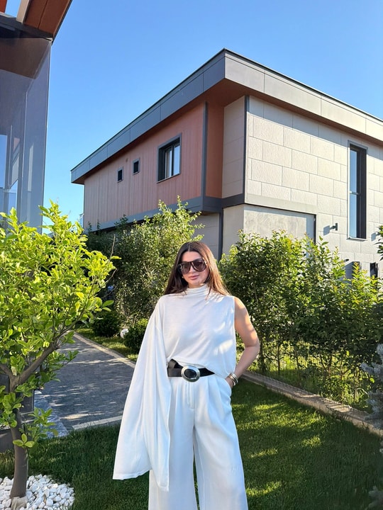 Ekru Tek Kol Tasarım Bluz