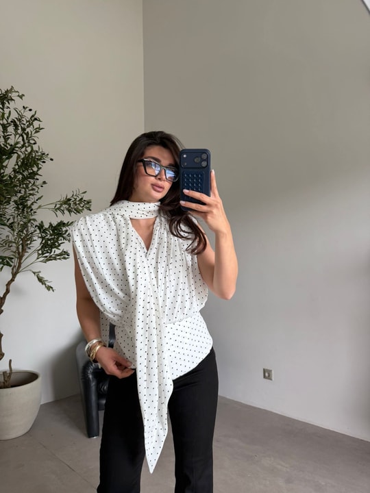Ekru Vatkalı Puantiyeli bluz