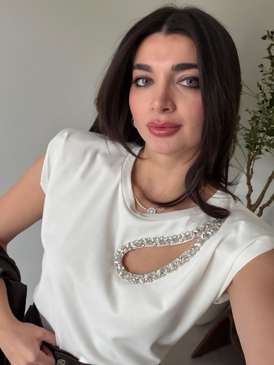 Ekru Vatkalı Taşlı Tişört