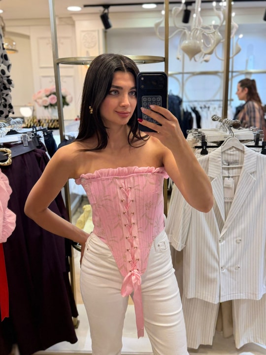 Pembe Balenli Korse