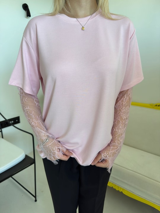 Pembe Kolu Dantelli Tişört Bluz