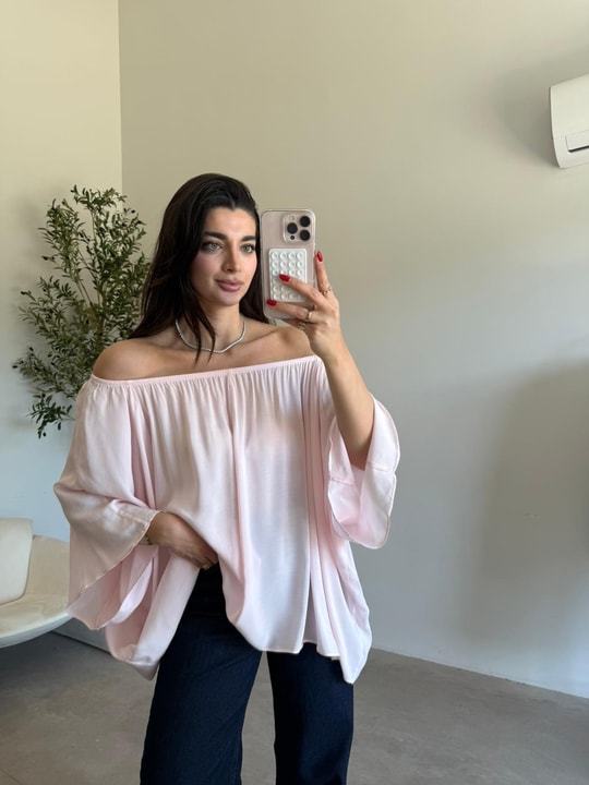 Pembe Yakası Lastikli Yarasa Kol Bluz