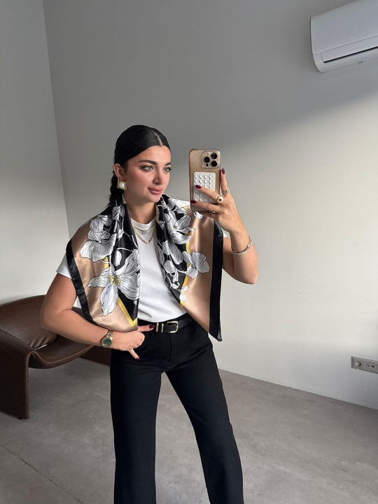 Siyah Çiçek Desenli Fular