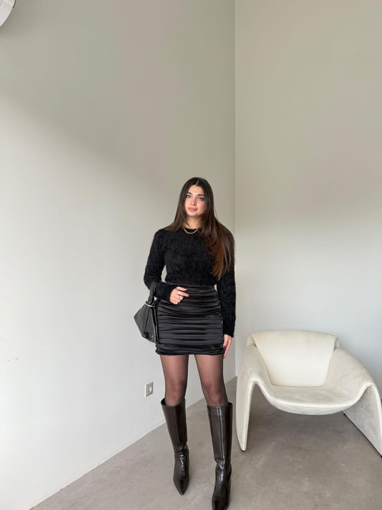Siyah Drapeli Mini Etek