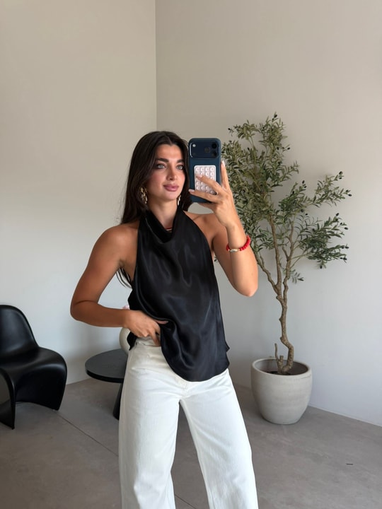 Siyah Sırt Detaylı Saten Bluz
