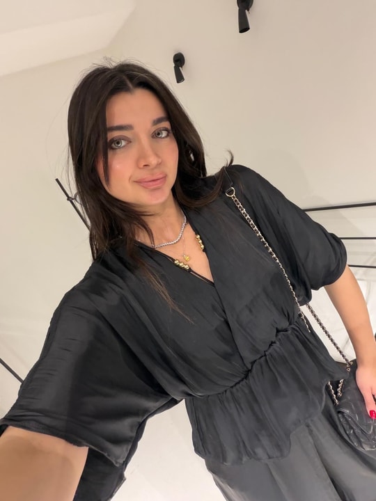 Siyah Yarasa Kol Büzgülü Saten Bluz
