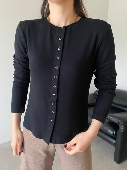 Siyah Yumuşak Dokulu Çıtçıtlı Bluz
