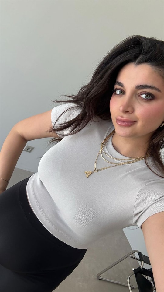 Taş Rengi Likralı Esnek Leo Crop Tişört