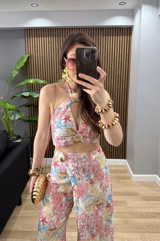Boyundan Bağlamalı Midye Tokalı Crop Bluz Pembe