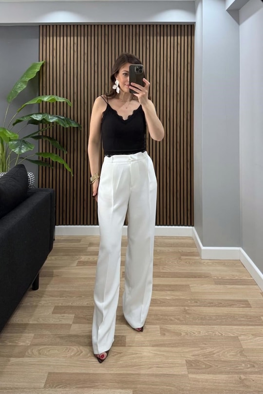 İp Askılı Dantel Detaylı Crop Bluz Siyah