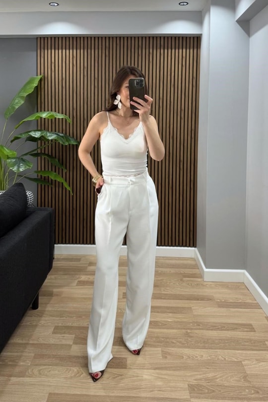 İp Askılı Dantel Detaylı Crop Bluz Ekru