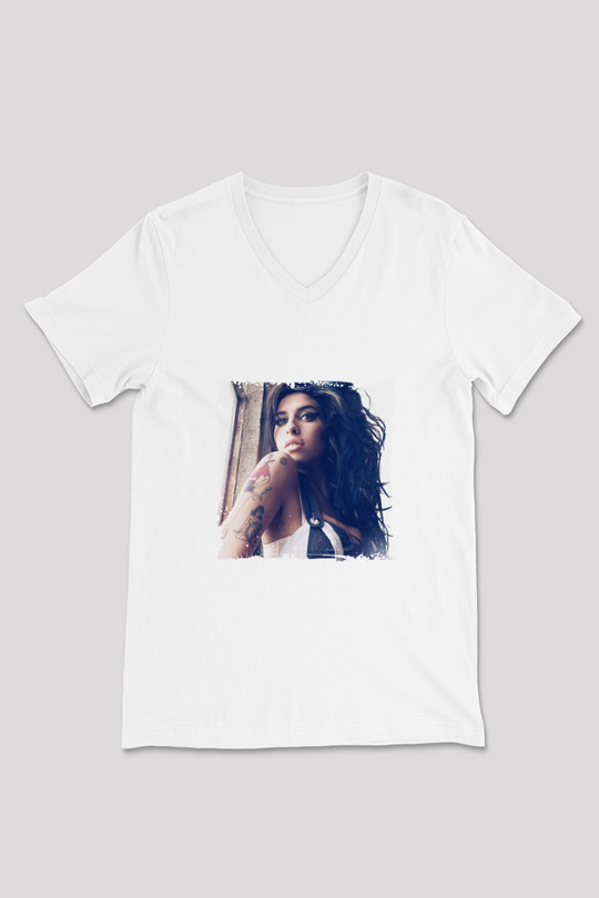 Amy Winehouse Baskılı Beyaz V Yaka Unisex Tişört