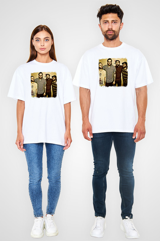 Four Year Strong Baskılı Unisex Beyaz Oversize Tişört