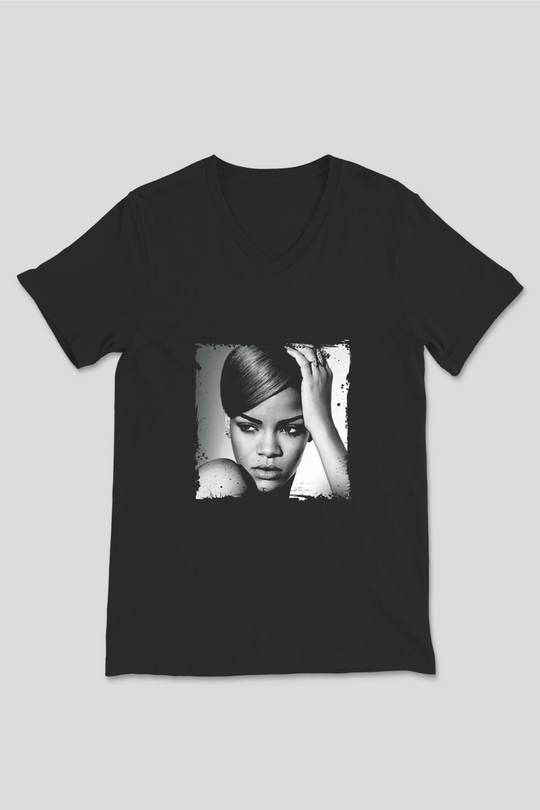 Rihanna Baskılı Unisex Siyah V Yaka Tişört