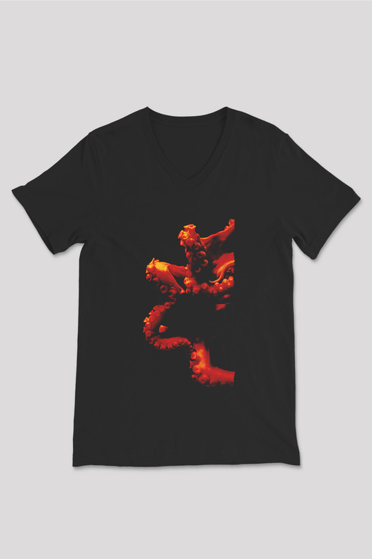 Ahtapot Baskılı Unisex Siyah V Yaka Tişört - Tshirt