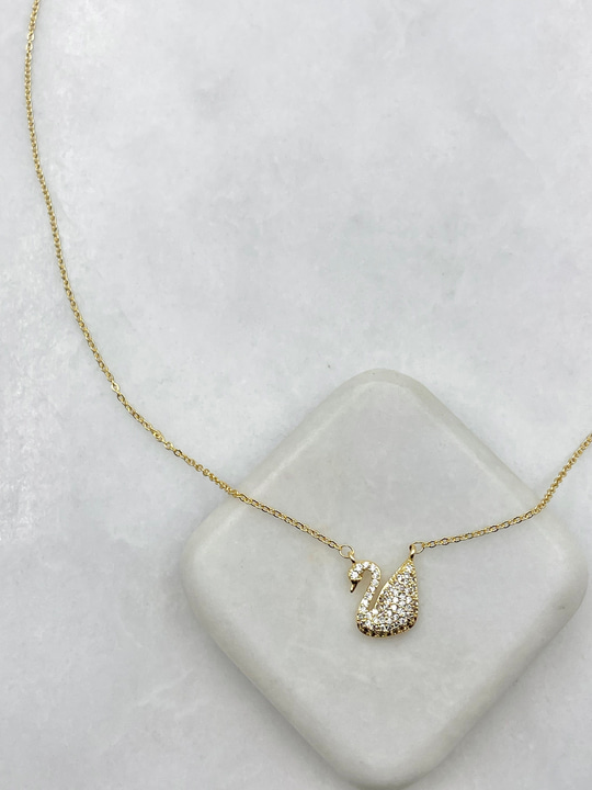 Gömme Taşlı Kuğu Model Kolye Gold